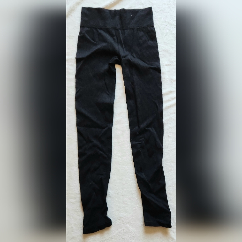 LIKE NEW Forever 21 Black Classic Ribbed Stirrup Leggings